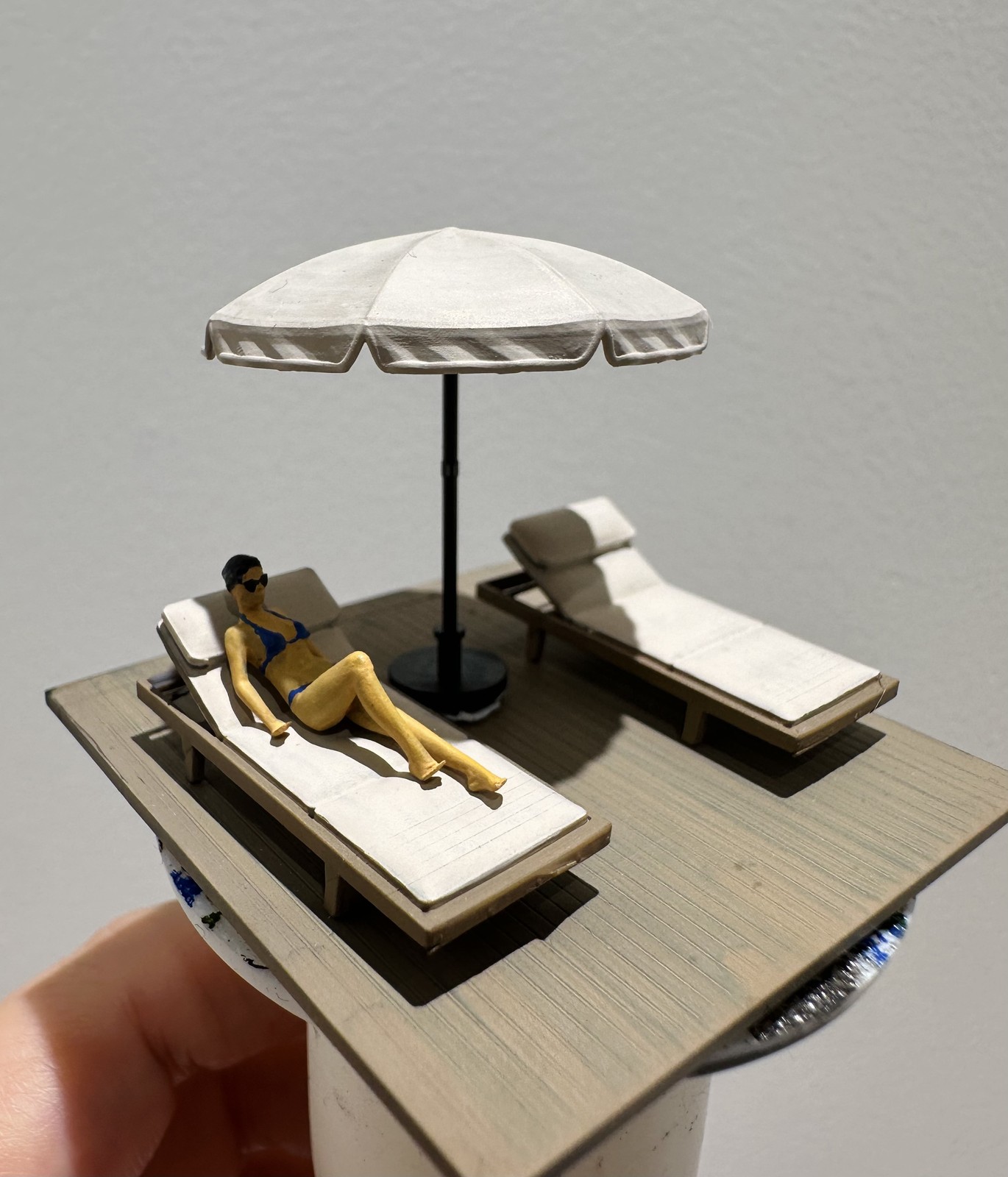 Diorama 1/64 Sun Bathing Micro - đánh giá và giá Tools Workshop For Kids